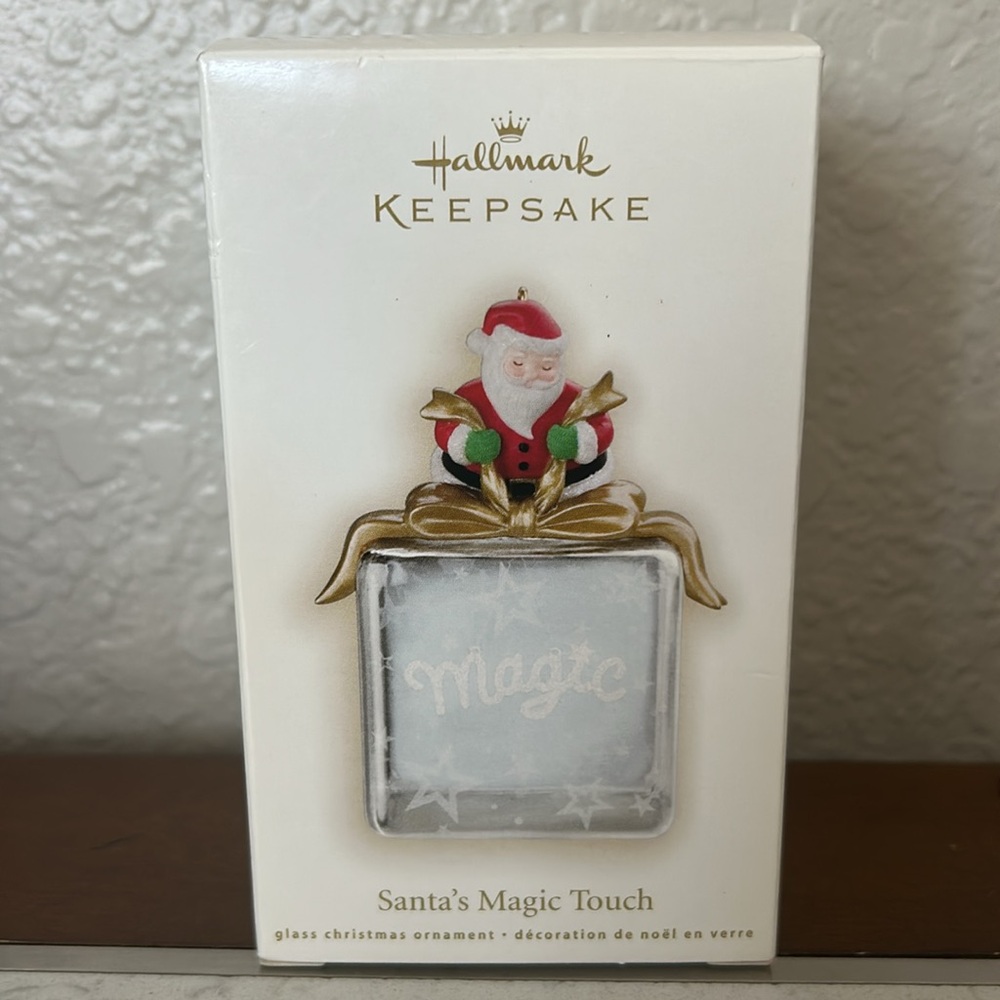 Hallmark 2009 Santa Claus Holiday Ornament with Gift Box.